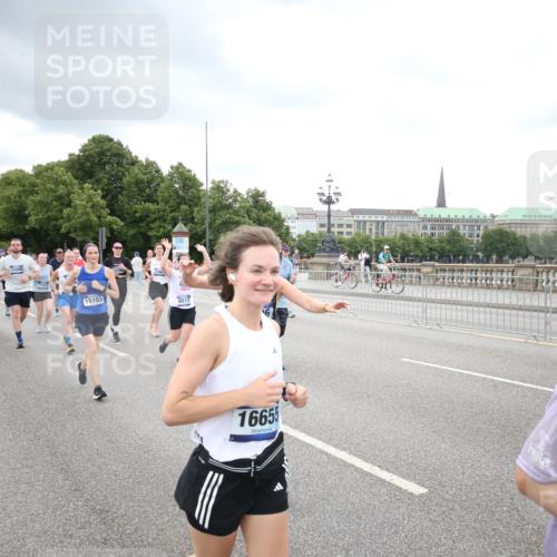 29.06.2025 - hella hamburg halbmarathon Jannik Wohlers http://msf.ph/oto/8344141 29.06.2025 10:55:54 Lombardsbrücke 1113, 1738, 2095, 2915, 3257, 3987, 4083, 4354, 5580, 5693, 5757, 6690, 6968, 7025, 7028, 7090, 7711, 8005, 8305, 8517, 8766, 9383, 9435, 9606, 9948, 9953, 10740, 10784, 10987, 11298, 11628, 11862, 11863, 12295, 12296, 12551, 13395, 13405, 13965, 14142, 14613, 15103, 15173, 15443, 15696, 15699, 16655, 17084, 17092, 17398, 17494, 17649, 17673, 18247, 18349, 18798, 19228 meine-sportfotos.de
