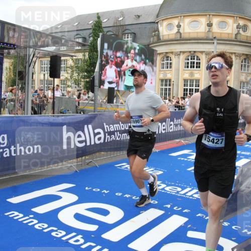 29.06.2025 - hella hamburg halbmarathon Michael Strokosch http://msf.ph/oto/8344169 29.06.2025 10:51:54 Ziel 2396, 2818, 2823, 2880, 4297, 5102, 7224, 8710, 8819, 8856, 9793, 9959, 12224, 13799, 15427, 15690, 15727, 16907, 17682, 17815, 17962, 19053, 19137 meine-sportfotos.de