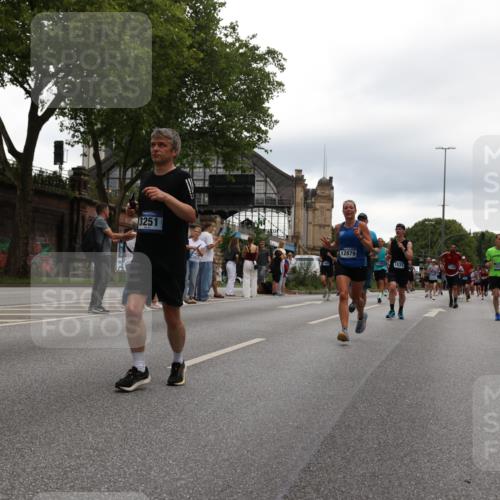 29.06.2025 - hella hamburg halbmarathon Yannick Fuchs http://msf.ph/oto/8344194 29.06.2025 10:52:20 20KM 1319, 1595, 1833, 2159, 2250, 2619, 2656, 2996, 3251, 4319, 4550, 4708, 4767, 5277, 5341, 5675, 6138, 6147, 6592, 7082, 7659, 7856, 8089, 8322, 9230, 10020, 10268, 10319, 10518, 10703, 11394, 11605, 11808, 11846, 12378, 12495, 12585, 12734, 12735, 12879, 13287, 13512, 13654, 13694, 13880, 14266, 14355, 14673, 15197, 15434, 15527, 16189, 17531, 17814, 17827, 18180, 18727, 18985 meine-sportfotos.de