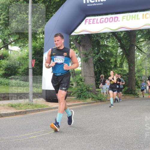29.06.2025 - hella hamburg halbmarathon KatJ http://msf.ph/oto/8344206 29.06.2025 10:49:17 Zwischen KM18-KM19 1377, 1432, 5763, 7250, 8624 meine-sportfotos.de