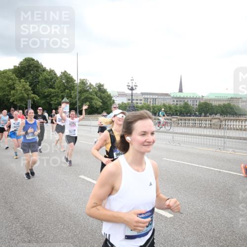 29.06.2025 - hella hamburg halbmarathon Jannik Wohlers http://msf.ph/oto/8344230 29.06.2025 10:55:54 Lombardsbrücke 1113, 1738, 2095, 2915, 3257, 3987, 4083, 4354, 5580, 5693, 5757, 6690, 6968, 7025, 7028, 7090, 7711, 8005, 8305, 8517, 8766, 9383, 9435, 9606, 9948, 9953, 10740, 10784, 10987, 11298, 11628, 11862, 11863, 12295, 12296, 12551, 13395, 13405, 13965, 14142, 14613, 15103, 15173, 15443, 15696, 15699, 16655, 17084, 17092, 17398, 17494, 17649, 17673, 18247, 18349, 18798, 19228 meine-sportfotos.de