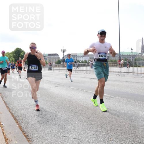 29.06.2025 - hella hamburg halbmarathon Lena Gebhardt http://msf.ph/oto/8344238 29.06.2025 10:13:32 Lombardsbrücke 9612, 3728, 18222, 1007, 1131, 1747, 1859, 2055, 2359, 2721, 2904, 2961, 2987, 3218, 3360, 3728, 3729, 4001, 4187, 4795, 4950, 5232, 5546, 5631, 5719, 6026, 6489, 6717, 6724, 7346, 7446, 7447, 7460, 7462, 7913, 8279, 8673, 8913, 9128, 9141, 9527, 9612, 9631, 10977, 12313, 12492, 12797, 12928, 12929, 13331, 13928, 15085, 15663, 15922, 16030, 16255, 16437, 16491, 17472, 17474, 17988, 18048, 18222, 18231, 18732 meine-sportfotos.de