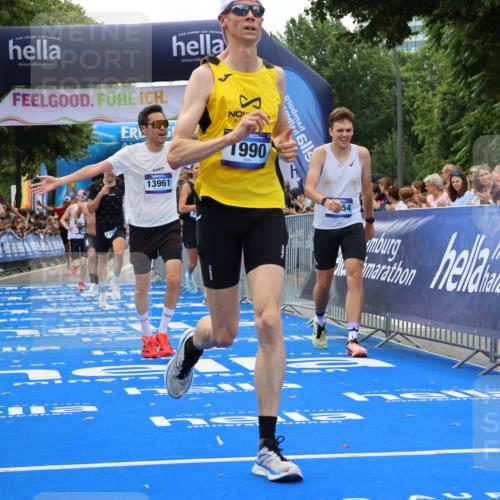 29.06.2025 - hella hamburg halbmarathon Strokosch-Dieckow http://msf.ph/oto/8344262 29.06.2025 10:32:40 Ziel 1707, 1990, 7965, 8062, 11877, 12987, 13961, 14028, 14293, 14908, 15054, 16619, 17117, 17151 meine-sportfotos.de