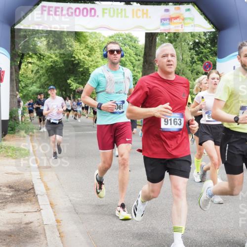 29.06.2025 - hella hamburg halbmarathon MichiJ http://msf.ph/oto/8344302 29.06.2025 10:40:27 Zwischen KM18-KM19 1061, 1499, 1549, 2074, 2082, 4770, 6511, 6512, 6628, 6897, 7177, 7274, 9065, 9163, 10895, 11551, 11588, 11589, 11604, 12155, 12712, 13147, 15430, 15502, 15690, 16477, 16986, 17130, 18831, 18915, 19244 meine-sportfotos.de