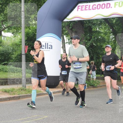 29.06.2025 - hella hamburg halbmarathon KatJ http://msf.ph/oto/8344309 29.06.2025 10:49:19 Zwischen KM18-KM19 1377, 1432, 7250 meine-sportfotos.de