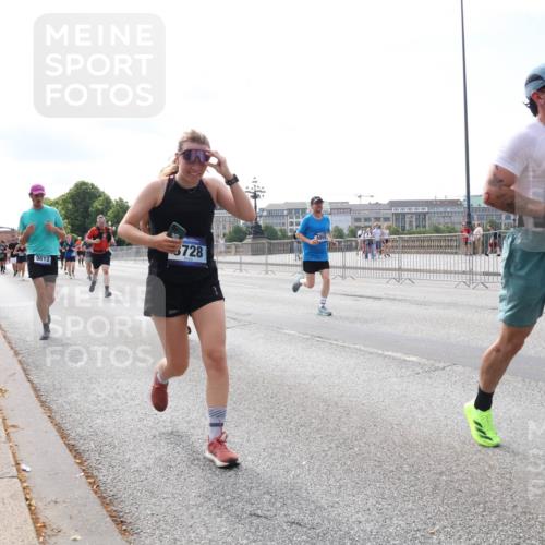 29.06.2025 - hella hamburg halbmarathon Lena Gebhardt http://msf.ph/oto/8344357 29.06.2025 10:13:32 Lombardsbrücke 9612, 3728, 18222, 1007, 1131, 1747, 1859, 2055, 2359, 2721, 2904, 2961, 2987, 3218, 3360, 3728, 3729, 4001, 4187, 4795, 4950, 5232, 5546, 5631, 5719, 6026, 6489, 6717, 6724, 7346, 7446, 7447, 7460, 7462, 7913, 8279, 8673, 8913, 9128, 9141, 9527, 9612, 9631, 10977, 12313, 12492, 12797, 12928, 12929, 13331, 13928, 15085, 15663, 15922, 16030, 16255, 16437, 16491, 17472, 17474, 17988, 18048, 18222, 18231, 18732 meine-sportfotos.de