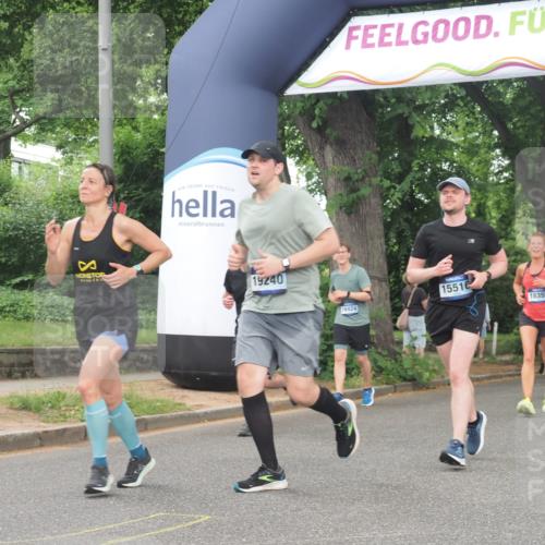 29.06.2025 - hella hamburg halbmarathon KatJ http://msf.ph/oto/8344371 29.06.2025 10:49:19 Zwischen KM18-KM19 1377, 1432, 7250 meine-sportfotos.de