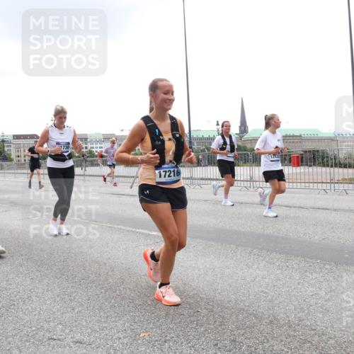 29.06.2025 - hella hamburg halbmarathon Lena Gebhardt http://msf.ph/oto/8344389 29.06.2025 10:47:47 Lombardsbrücke 9687, 23, 730, 17216, 1045, 1246, 1392, 1434, 1463, 1523, 1618, 1639, 1701, 1926, 2148, 2163, 2197, 2407, 2491, 2545, 2704, 2790, 2882, 2994, 3049, 3339, 3468, 4037, 4325, 4423, 4806, 4856, 4895, 4974, 4975, 5621, 5622, 5886, 5895, 6255, 6256, 6995, 7240, 7403, 7427, 7630, 7631, 7916, 7970, 8077, 8105, 8270, 8310, 8550, 8774, 8915, 8953, 9018, 9356, 9687, 9696, 9697, 10658, 10777, 10794, 10991, 11351, 11458, 11548, 11730, 11738, 11802, 11909, 12431 meine-sportfotos.de