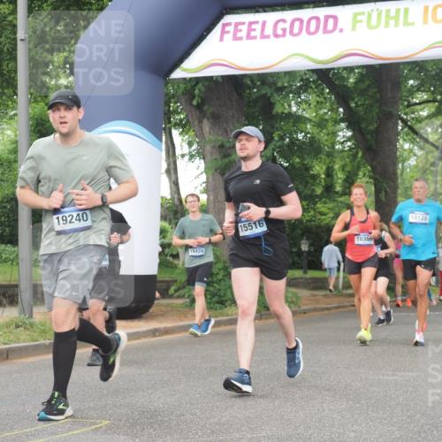 29.06.2025 - hella hamburg halbmarathon KatJ http://msf.ph/oto/8344443 29.06.2025 10:49:19 Zwischen KM18-KM19 1377, 1432, 7250 meine-sportfotos.de