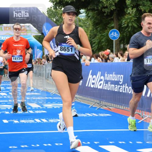 29.06.2025 - hella hamburg halbmarathon Strokosch-Dieckow http://msf.ph/oto/8344461 29.06.2025 10:53:23 Ziel 1061, 1499, 1683, 1727, 2070, 2074, 2354, 4065, 5866, 6198, 6629, 6942, 7312, 8651, 11068, 11844, 12490, 12909, 13912, 13997, 15681, 15838, 17710, 18134, 18901 meine-sportfotos.de