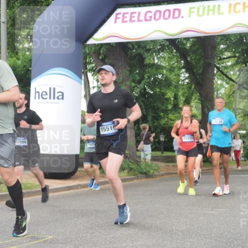 29.06.2025 - hella hamburg halbmarathon KatJ http://msf.ph/oto/8344488 29.06.2025 10:49:20 Zwischen KM18-KM19 1377, 1432, 3625 meine-sportfotos.de