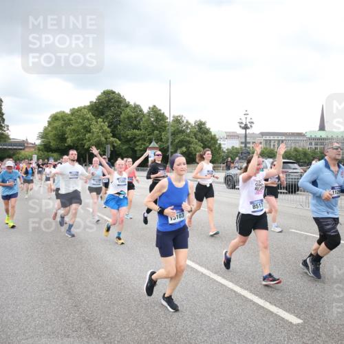 29.06.2025 - hella hamburg halbmarathon Jannik Wohlers http://msf.ph/oto/8344489 29.06.2025 10:55:55 Lombardsbrücke 1113, 1738, 2095, 2915, 3257, 3953, 3987, 4083, 4354, 5580, 5693, 5757, 6690, 6968, 7025, 7028, 7090, 7711, 8005, 8305, 8517, 8766, 9383, 9435, 9606, 9948, 9953, 10740, 10784, 10987, 11298, 11628, 11862, 11863, 12295, 12296, 12551, 13395, 13405, 13965, 14613, 15103, 15173, 15443, 15696, 15699, 16655, 17084, 17092, 17398, 17494, 17649, 17673, 18247, 18349, 18798, 19228 meine-sportfotos.de