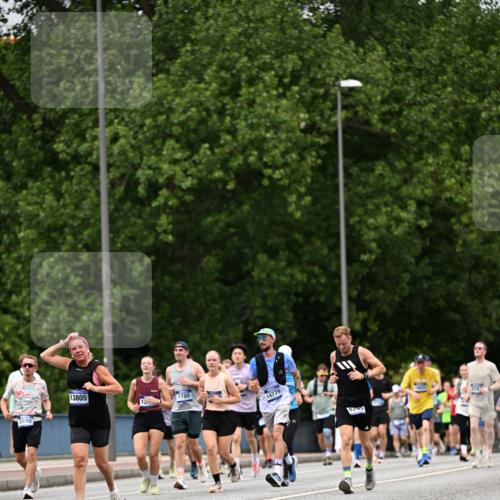 29.06.2025 - hella hamburg halbmarathon Dr. Thomas Lammeyer http://msf.ph/oto/8344491 29.06.2025 10:40:31 Kennedybrücke 1036, 1102, 1183, 1224, 1284, 1717, 3243, 3741, 3990, 4902, 4937, 5012, 5171, 5240, 5246, 5531, 5747, 5919, 6021, 6381, 6845, 6896, 7111, 7927, 8530, 9229, 9295, 9694, 9701, 10119, 10336, 10341, 11010 meine-sportfotos.de