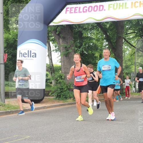 29.06.2025 - hella hamburg halbmarathon KatJ http://msf.ph/oto/8344529 29.06.2025 10:49:21 Zwischen KM18-KM19 1147, 1377, 3625 meine-sportfotos.de