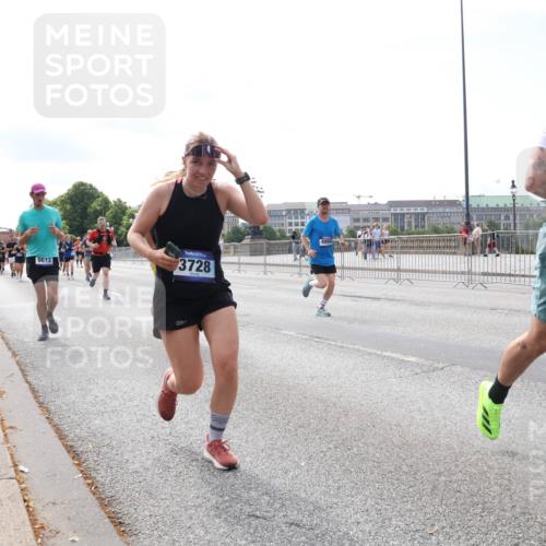 29.06.2025 - hella hamburg halbmarathon Lena Gebhardt http://msf.ph/oto/8344538 29.06.2025 10:13:32 Lombardsbrücke 9612, 3728, 18222, 1007, 1131, 1747, 1859, 2055, 2359, 2721, 2904, 2961, 2987, 3218, 3360, 3728, 3729, 4001, 4187, 4795, 4950, 5232, 5546, 5631, 5719, 6026, 6489, 6717, 6724, 7346, 7446, 7447, 7460, 7462, 7913, 8279, 8673, 8913, 9128, 9141, 9527, 9612, 9631, 10977, 12313, 12492, 12797, 12928, 12929, 13331, 13928, 15085, 15663, 15922, 16030, 16255, 16437, 16491, 17472, 17474, 17988, 18048, 18222, 18231, 18732 meine-sportfotos.de