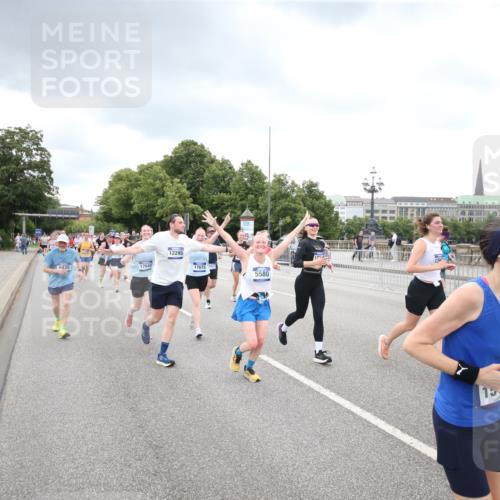 29.06.2025 - hella hamburg halbmarathon Jannik Wohlers http://msf.ph/oto/8344549 29.06.2025 10:55:56 Lombardsbrücke 1113, 1738, 2095, 2915, 3257, 3953, 3987, 4083, 5580, 5693, 5757, 6690, 6968, 7025, 7028, 7090, 7711, 8005, 8517, 8766, 9383, 9435, 9606, 9948, 9953, 10740, 10784, 10987, 11298, 11628, 11862, 11863, 12295, 12296, 12551, 13395, 13405, 13965, 14613, 15103, 15173, 15443, 15696, 15699, 15747, 16655, 16934, 17084, 17092, 17398, 17494, 17649, 17673, 18047, 18247, 18349, 18798, 19228 meine-sportfotos.de