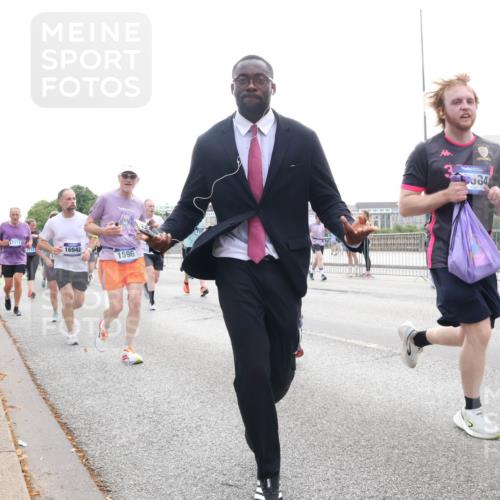 29.06.2025 - hella hamburg halbmarathon Lena Gebhardt http://msf.ph/oto/8344551 29.06.2025 10:38:25 Lombardsbrücke 17511, 2113, 16942, 1596, 64, 56, 1196, 1394, 1457, 1596, 1721, 1742, 1791, 1901, 1966, 2113, 2151, 2498, 2576, 2660, 2786, 3010, 3094, 3095, 3216, 3242, 3286, 3323, 3338, 3635, 3636, 3716, 3726, 3777, 3841, 3880, 4028, 4139, 4155, 4159, 4259, 4260, 4316, 4414, 4883, 4921, 5085, 5089, 5155, 5300, 5617, 5684, 5713, 5735, 5913, 6199, 6200, 6695, 6696, 6697, 6751, 6875, 6930, 7117, 7118, 7148, 7165, 7371, 7552, 7561, 7629, 7692, 7849, 7868, 7914 meine-sportfotos.de