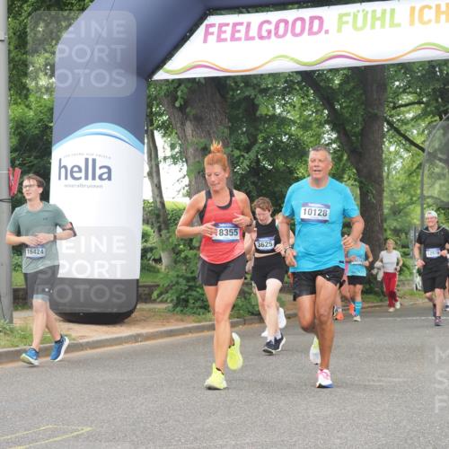 29.06.2025 - hella hamburg halbmarathon KatJ http://msf.ph/oto/8344556 29.06.2025 10:49:21 Zwischen KM18-KM19 1147, 1377, 3625 meine-sportfotos.de
