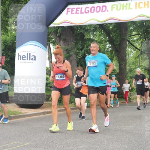 29.06.2025 - hella hamburg halbmarathon KatJ http://msf.ph/oto/8344584 29.06.2025 10:49:21 Zwischen KM18-KM19 1147, 1377, 3625 meine-sportfotos.de