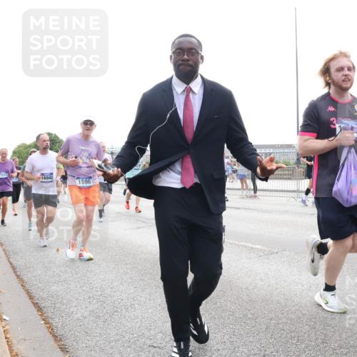 29.06.2025 - hella hamburg halbmarathon Lena Gebhardt http://msf.ph/oto/8344604 29.06.2025 10:38:25 Lombardsbrücke 17511, 2113, 16942, 1596, 56, 1196, 1394, 1457, 1596, 1721, 1742, 1791, 1901, 1966, 2113, 2151, 2498, 2576, 2660, 2786, 3010, 3094, 3095, 3216, 3242, 3286, 3323, 3338, 3635, 3636, 3716, 3726, 3777, 3841, 3880, 4028, 4139, 4155, 4159, 4259, 4260, 4316, 4414, 4883, 4921, 5085, 5089, 5155, 5300, 5617, 5684, 5713, 5735, 5913, 6199, 6200, 6695, 6696, 6697, 6751, 6875, 6930, 7117, 7118, 7148, 7165, 7371, 7552, 7561, 7629, 7692, 7849, 7868, 7914 meine-sportfotos.de