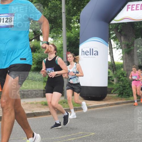 29.06.2025 - hella hamburg halbmarathon KatJ http://msf.ph/oto/8344626 29.06.2025 10:49:23 Zwischen KM18-KM19 1147, 1377, 3625, 5379 meine-sportfotos.de