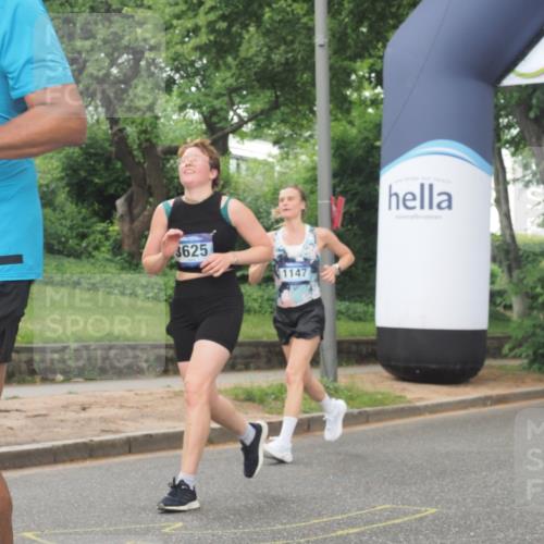 29.06.2025 - hella hamburg halbmarathon KatJ http://msf.ph/oto/8344670 29.06.2025 10:49:23 Zwischen KM18-KM19 1147, 1377, 3625, 5379 meine-sportfotos.de