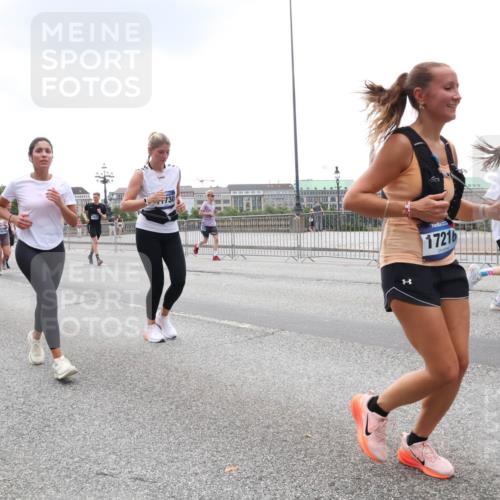29.06.2025 - hella hamburg halbmarathon Lena Gebhardt http://msf.ph/oto/8344716 29.06.2025 10:47:48 Lombardsbrücke 9687, 4423, 730, 17216, 1045, 1246, 1392, 1434, 1523, 1618, 1639, 1701, 1926, 2148, 2163, 2197, 2407, 2491, 2545, 2704, 2790, 2882, 2994, 3049, 3339, 3468, 4037, 4325, 4327, 4423, 4856, 4895, 4974, 4975, 5621, 5622, 5886, 5895, 6255, 6256, 6995, 7240, 7393, 7394, 7403, 7427, 7630, 7916, 7970, 8077, 8270, 8310, 8550, 8774, 8915, 8953, 9018, 9356, 9687, 9696, 9697, 10658, 10777, 10794, 10991, 11351, 11458, 11548, 11730, 11738, 11802, 11909, 12431 meine-sportfotos.de
