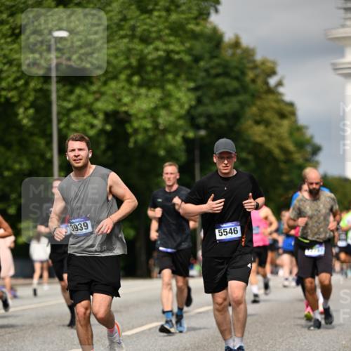 29.06.2025 - hella hamburg halbmarathon Dr. Thomas Lammeyer http://msf.ph/oto/8344771 29.06.2025 10:18:15 Kennedybrücke 1131, 1406, 2990, 3020, 3154, 3728, 3756, 3834, 3939, 5191, 5546, 5670, 6028, 6083, 6089, 7209, 7442, 7802, 7840, 7991, 8001, 8147, 8409, 9663, 9845, 10610, 11355 meine-sportfotos.de