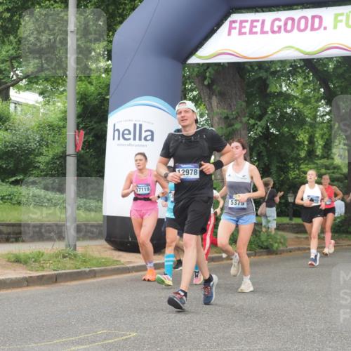 29.06.2025 - hella hamburg halbmarathon KatJ http://msf.ph/oto/8344781 29.06.2025 10:49:24 Zwischen KM18-KM19 1147, 3625, 5058, 5379 meine-sportfotos.de