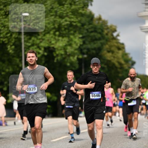 29.06.2025 - hella hamburg halbmarathon Dr. Thomas Lammeyer http://msf.ph/oto/8344800 29.06.2025 10:18:15 Kennedybrücke 1131, 1406, 2990, 3020, 3154, 3728, 3756, 3834, 3939, 5191, 5546, 5670, 6028, 6083, 6089, 7209, 7442, 7802, 7840, 7991, 8001, 8147, 8409, 9663, 9845, 10610, 11355 meine-sportfotos.de