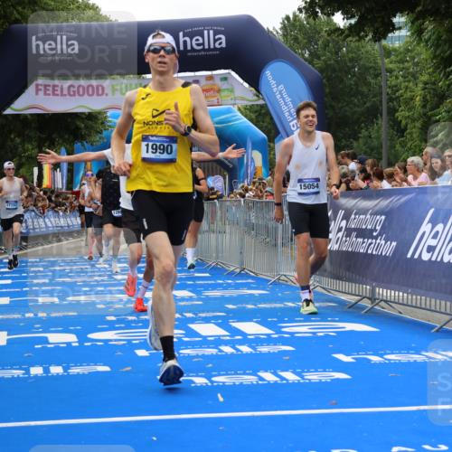 29.06.2025 - hella hamburg halbmarathon Strokosch-Dieckow http://msf.ph/oto/8344817 29.06.2025 10:32:40 Ziel 1707, 1990, 7965, 8062, 11877, 12987, 13961, 14028, 14293, 14908, 15054, 16619, 17117, 17151 meine-sportfotos.de