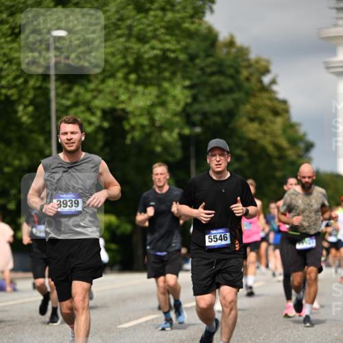 29.06.2025 - hella hamburg halbmarathon Dr. Thomas Lammeyer http://msf.ph/oto/8344829 29.06.2025 10:18:15 Kennedybrücke 1131, 1406, 2990, 3020, 3154, 3728, 3756, 3834, 3939, 5191, 5546, 5670, 6028, 6083, 6089, 7209, 7442, 7802, 7840, 7991, 8001, 8147, 8409, 9663, 9845, 10610, 11355 meine-sportfotos.de
