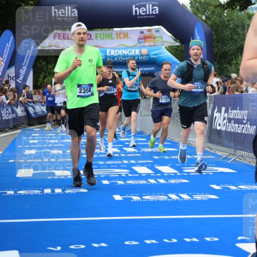 29.06.2025 - hella hamburg halbmarathon Strokosch-Dieckow http://msf.ph/oto/8344857 29.06.2025 10:53:21 Ziel 1683, 1727, 2074, 2354, 4065, 6198, 6629, 6942, 7312, 8651, 9142, 11068, 11844, 12490, 12875, 12909, 13912, 13997, 15179, 15681, 15838, 18134, 18901 meine-sportfotos.de