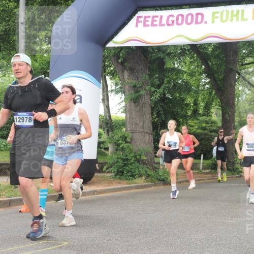 29.06.2025 - hella hamburg halbmarathon KatJ http://msf.ph/oto/8344871 29.06.2025 10:49:25 Zwischen KM18-KM19 1147, 3625, 5058, 5379 meine-sportfotos.de