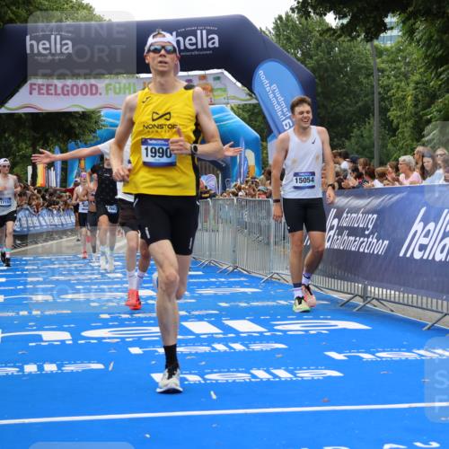 29.06.2025 - hella hamburg halbmarathon Strokosch-Dieckow http://msf.ph/oto/8344884 29.06.2025 10:32:40 Ziel 1707, 1990, 7965, 8062, 11877, 12987, 13961, 14028, 14293, 14908, 15054, 16619, 17117, 17151 meine-sportfotos.de