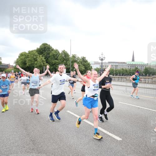 29.06.2025 - hella hamburg halbmarathon Jannik Wohlers http://msf.ph/oto/8344912 29.06.2025 10:55:56 Lombardsbrücke 1113, 1738, 2095, 2915, 3257, 3953, 3987, 4083, 5580, 5693, 5757, 6690, 6968, 7025, 7028, 7090, 7711, 8005, 8517, 8766, 9383, 9435, 9606, 9948, 9953, 10740, 10784, 10987, 11298, 11628, 11862, 11863, 12295, 12296, 12551, 13395, 13405, 13965, 14613, 15103, 15173, 15443, 15696, 15699, 15747, 16655, 16934, 17084, 17092, 17398, 17494, 17649, 17673, 18047, 18247, 18349, 18798, 19228 meine-sportfotos.de