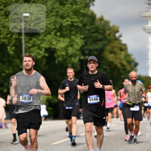 29.06.2025 - hella hamburg halbmarathon Dr. Thomas Lammeyer http://msf.ph/oto/8344923 29.06.2025 10:18:15 Kennedybrücke 1131, 1406, 2990, 3020, 3154, 3728, 3756, 3834, 3939, 5191, 5546, 5670, 6028, 6083, 6089, 7209, 7442, 7802, 7840, 7991, 8001, 8147, 8409, 9663, 9845, 10610, 11355 meine-sportfotos.de