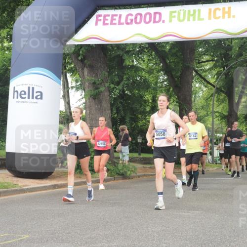 29.06.2025 - hella hamburg halbmarathon KatJ http://msf.ph/oto/8344991 29.06.2025 10:49:26 Zwischen KM18-KM19 1147, 3625, 5058, 5379, 6142 meine-sportfotos.de