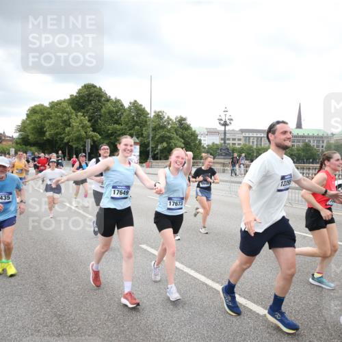 29.06.2025 - hella hamburg halbmarathon Jannik Wohlers http://msf.ph/oto/8345025 29.06.2025 10:55:57 Lombardsbrücke 1047, 1113, 1738, 2095, 2915, 3257, 3675, 3676, 3953, 3987, 4083, 5580, 5693, 5757, 6690, 6968, 7025, 7028, 7090, 7711, 8517, 8766, 9383, 9435, 9606, 9948, 9953, 10740, 10784, 10932, 10987, 11298, 11628, 11862, 11863, 12295, 12296, 12551, 13395, 13405, 13965, 14613, 15103, 15443, 15696, 15699, 15747, 16655, 16934, 17084, 17092, 17398, 17494, 17649, 17673, 18047, 18247, 18349, 18798, 19228 meine-sportfotos.de