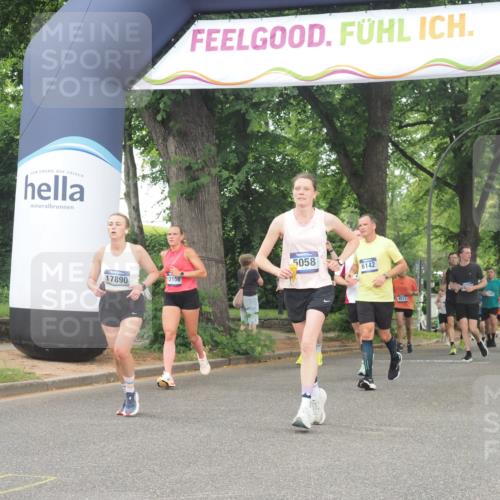 29.06.2025 - hella hamburg halbmarathon KatJ http://msf.ph/oto/8345027 29.06.2025 10:49:26 Zwischen KM18-KM19 1147, 3625, 5058, 5379, 6142 meine-sportfotos.de
