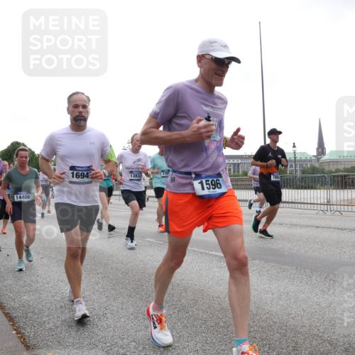 29.06.2025 - hella hamburg halbmarathon Lena Gebhardt http://msf.ph/oto/8345035 29.06.2025 10:38:26 Lombardsbrücke 12677, 17511, 14406, 1694, 13833, 1791, 1596, 786, 56, 1196, 1394, 1457, 1596, 1721, 1742, 1791, 1901, 1966, 2113, 2151, 2498, 2576, 2660, 2786, 3010, 3094, 3095, 3216, 3242, 3286, 3323, 3338, 3635, 3636, 3716, 3726, 3777, 3841, 3880, 4028, 4139, 4155, 4159, 4259, 4260, 4316, 4414, 4883, 4921, 5085, 5089, 5155, 5300, 5617, 5684, 5713, 5735, 5913, 6199, 6200, 6695, 6696, 6697, 6751, 6875, 6930, 7117, 7118, 7148, 7165, 7371, 7552, 7561, 7629, 7692, 7849, 7868, 7914 meine-sportfotos.de