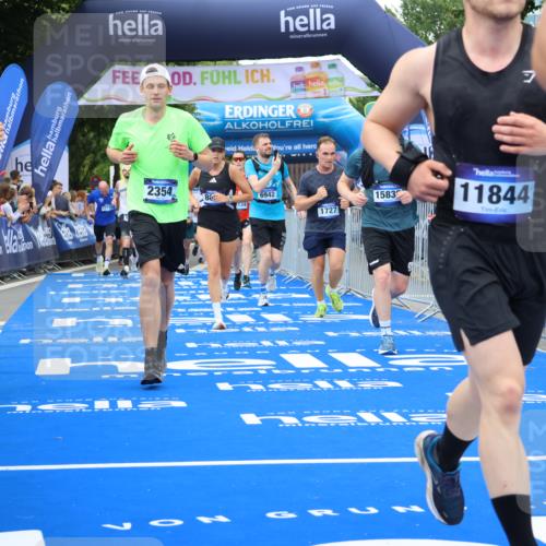 29.06.2025 - hella hamburg halbmarathon Strokosch-Dieckow http://msf.ph/oto/8345053 29.06.2025 10:53:20 Ziel 1683, 1727, 2074, 2354, 4065, 6198, 6629, 6942, 7312, 8361, 8651, 9142, 11844, 12490, 12875, 13912, 13997, 15179, 15681, 15838, 18134, 18901 meine-sportfotos.de
