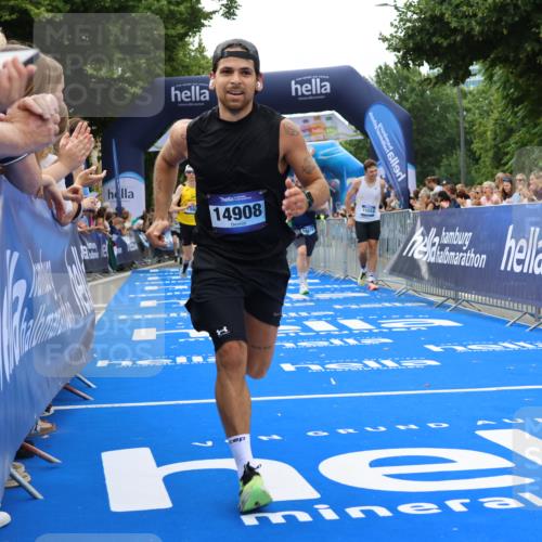29.06.2025 - hella hamburg halbmarathon Strokosch-Dieckow http://msf.ph/oto/8345081 29.06.2025 10:32:37 Ziel 1707, 1990, 7965, 8062, 11877, 12987, 13199, 13961, 14293, 14908, 16619, 17117, 17151, 18135, 18562, 18563 meine-sportfotos.de