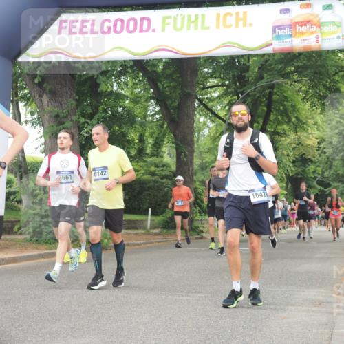 29.06.2025 - hella hamburg halbmarathon KatJ http://msf.ph/oto/8345112 29.06.2025 10:49:28 Zwischen KM18-KM19 1147, 1184, 2661, 3625, 5058, 5379, 6142 meine-sportfotos.de
