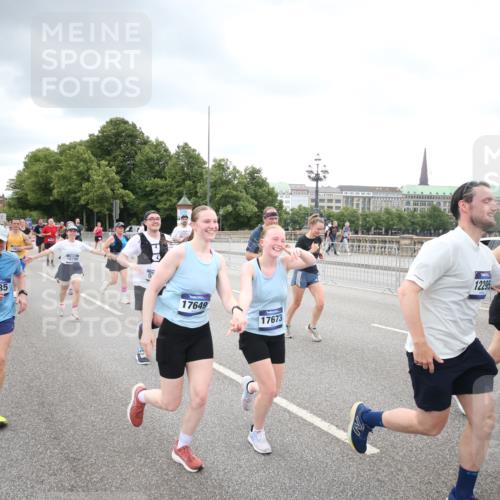 29.06.2025 - hella hamburg halbmarathon Jannik Wohlers http://msf.ph/oto/8345114 29.06.2025 10:55:57 Lombardsbrücke 1047, 1113, 1738, 2095, 2915, 3257, 3675, 3676, 3953, 3987, 4083, 5580, 5693, 5757, 6690, 6968, 7025, 7028, 7090, 7711, 8517, 8766, 9383, 9435, 9606, 9948, 9953, 10740, 10784, 10932, 10987, 11298, 11628, 11862, 11863, 12295, 12296, 12551, 13395, 13405, 13965, 14613, 15103, 15443, 15696, 15699, 15747, 16655, 16934, 17084, 17092, 17398, 17494, 17649, 17673, 18047, 18247, 18349, 18798, 19228 meine-sportfotos.de