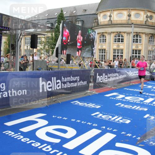 29.06.2025 - hella hamburg halbmarathon Michael Strokosch http://msf.ph/oto/8345212 29.06.2025 10:52:01 Ziel 2818, 2823, 2880, 4033, 4297, 5102, 5336, 6390, 7130, 7409, 7724, 8413, 8856, 8977, 10057, 13799, 15356, 15690, 17962, 17978, 18869 meine-sportfotos.de