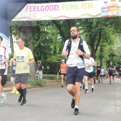 29.06.2025 - hella hamburg halbmarathon KatJ http://msf.ph/oto/8345267 29.06.2025 10:49:28 Zwischen KM18-KM19 1147, 1184, 2661, 3625, 5058, 5379, 6142 meine-sportfotos.de