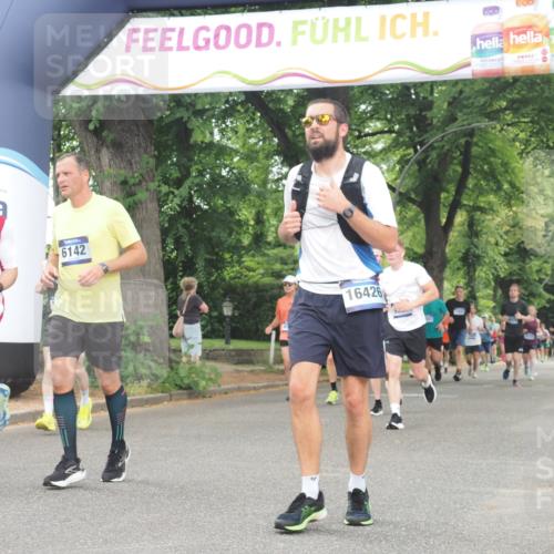 29.06.2025 - hella hamburg halbmarathon KatJ http://msf.ph/oto/8345295 29.06.2025 10:49:28 Zwischen KM18-KM19 1147, 1184, 2661, 3625, 5058, 5379, 6142 meine-sportfotos.de