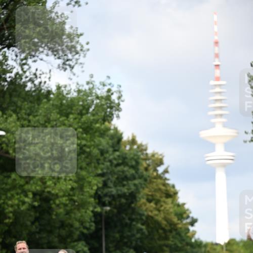 29.06.2025 - hella hamburg halbmarathon Dr. Thomas Lammeyer http://msf.ph/oto/8345321 29.06.2025 10:40:38 Kennedybrücke 1008, 1010, 1102, 1183, 1224, 1284, 3243, 3401, 3699, 3990, 4245, 4902, 4937, 5171, 5240, 5246, 5540, 5747, 5919, 6417, 8530, 8581, 9229, 9295, 9432, 9694, 9701, 10336, 10341, 10531, 10577, 10984 meine-sportfotos.de