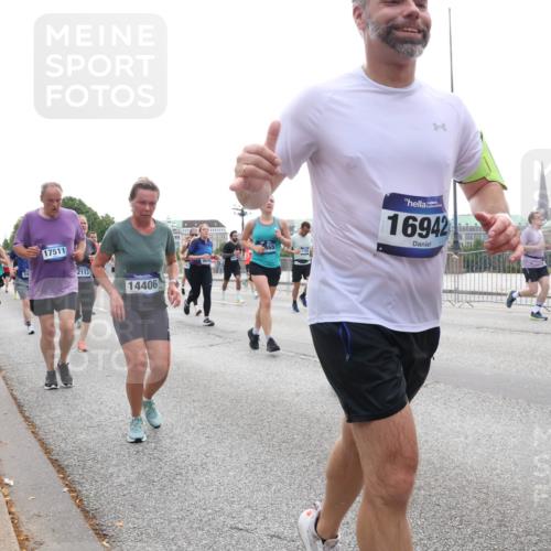 29.06.2025 - hella hamburg halbmarathon Lena Gebhardt http://msf.ph/oto/8345322 29.06.2025 10:38:27 Lombardsbrücke 12677, 17511, 2113, 14406, 465, 16942, 786, 56, 1196, 1394, 1457, 1596, 1721, 1742, 1791, 1901, 1966, 2113, 2151, 2498, 2576, 2660, 2693, 2786, 3010, 3094, 3095, 3216, 3242, 3286, 3323, 3338, 3635, 3636, 3716, 3726, 3777, 3841, 3880, 4028, 4139, 4155, 4159, 4259, 4260, 4316, 4414, 4883, 4921, 5085, 5089, 5155, 5300, 5617, 5684, 5713, 5735, 5913, 6199, 6200, 6695, 6696, 6751, 6875, 6930, 7117, 7118, 7148, 7165, 7371, 7552, 7561, 7629, 7692, 7849, 7868, 7914 meine-sportfotos.de